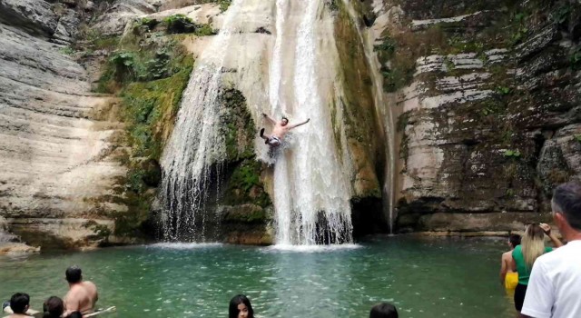 Doğa ve adrenalin tutkunlarının adresi Gölalan Şelalesi