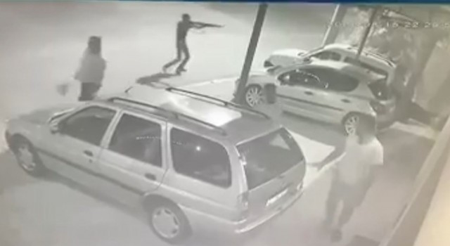 Dünürlerin kavgasında silahlar patladı: 13 yaşındaki çocuk bıçaklandı