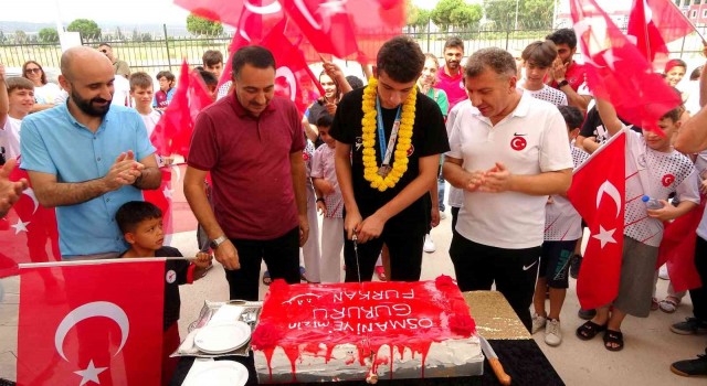 Dünya ikincisi oldu, memleketi Osmaniyede şampiyon gibi karşılandı
