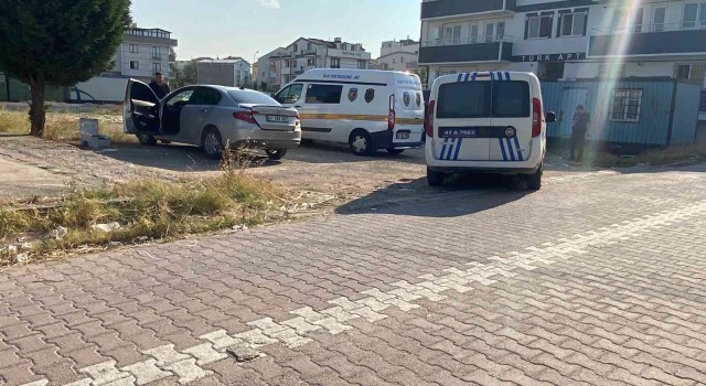Dur ihtarına uymadı, polis memuruna çarpıp kaçtı