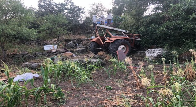 Dursunbeyde devrilen traktörün altında kalan karı-koca hayatını kaybetti
