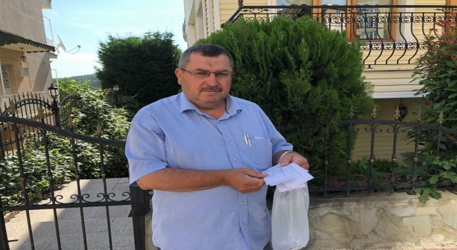 Dut ağacından asılı 5 TLyi görünce duygulandı