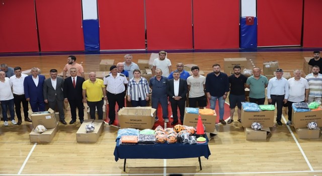 Düzcede amatör spor kulüplerine malzeme yardımı