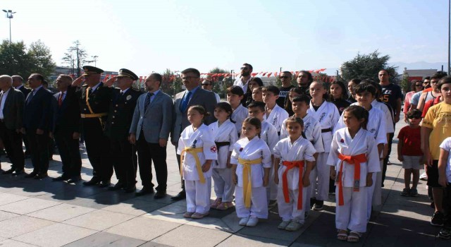 Düzcede Zafer Bayramı coşkuyla kutlandı