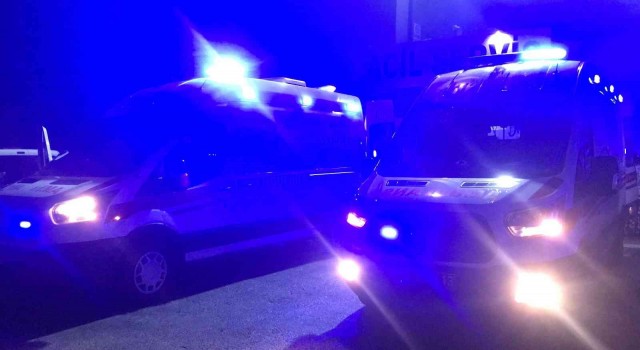 Edirnede otomobiller kafa kafaya çarpıştı: 10 yaralı