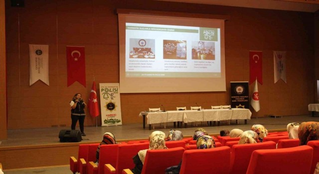 Efeler İlçe Müftülüğünden En İyi Narkotik Polisi Anne semineri