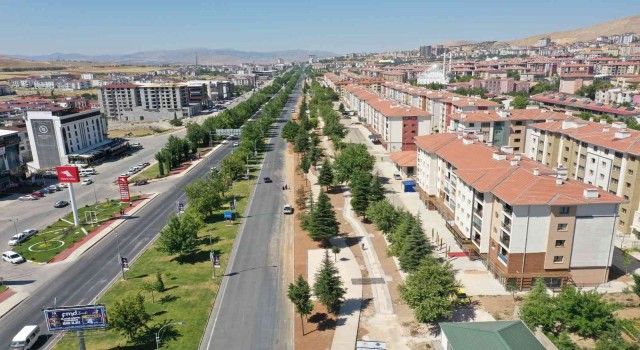 Elazığda 7 bin 200 metrelik bisiklet yolunun yapımı sürüyor