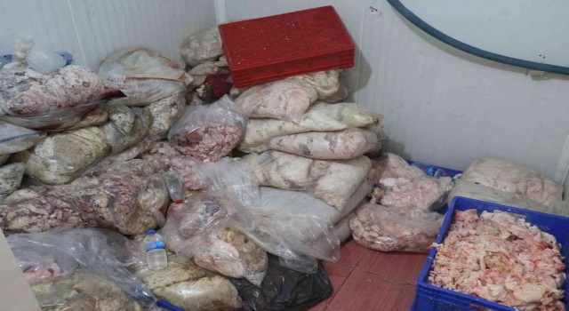 Elazığda ele geçirilen çürük etlerin görüntüleri paylaşıldı