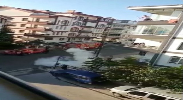 Elektrik direğinden çıkan alevler vatandaşların panik yaşamasına neden oldu