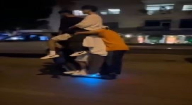 Elektrikli scootera 6 kişi binerek canlarını hiçe saydılar