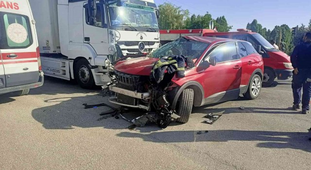 Ercişte trafik kazası: 4 yaralı