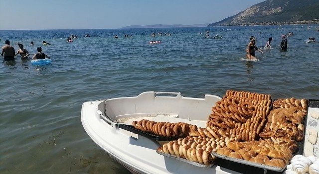 Erdekte yüzen pastane