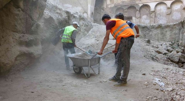 Erdemli Vadisinin yeni yüzü için temizlik çalışmaları başladı