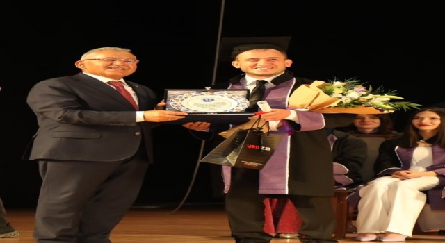 ERÜ Diş Hekimliği Fakültesinde mezuniyet heyecanı