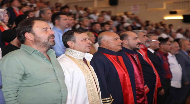ERÜ Eğitim Fakültesinde mezuniyet heyecanı