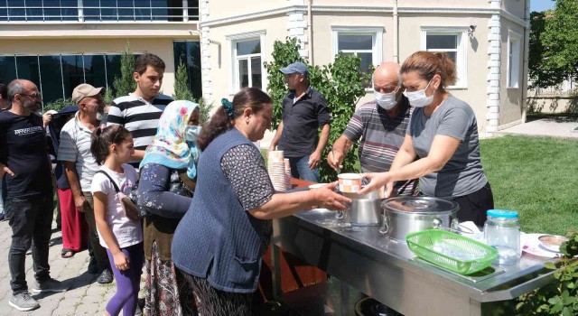 Erzincanda 3 bin kişilik aşure ikramı