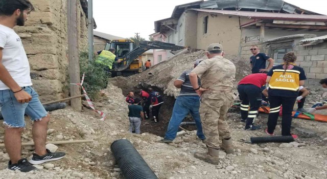 Erzincanda göçük, 1 işçi kurtarılmaya çalışılıyor