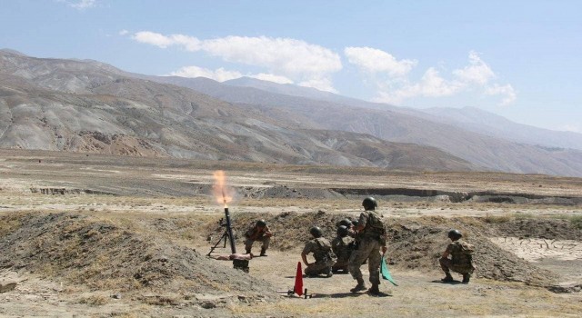 Erzincanda sözleşmeli erler eğitimden geçti