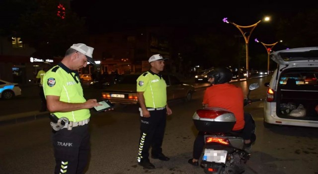 Erzincanda trafik ekiplerinden motosiklet sürücülerine denetim