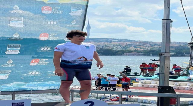 Esenyurtlu Uğurcan Özer kıtalararası yüzme yarışında ikinci oldu