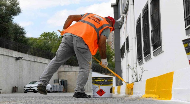 Esenyurtta okul bahçeleri renklendi