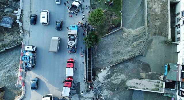 Esenyurtta su seviyesi yükselen Haramidere dronla görüntülendi
