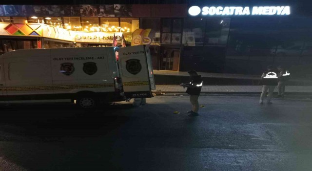 Esenyurtta şüpheliler iş yerine kurşun yağdırdı: 4 yaralı