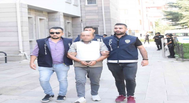 Eşini ve ilişkisi olduğu iddia edilen kişiyi öldürüp ‘namus için dedi
