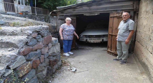 Eşinin hatırası otomobili 36 yıl garajda sakladı