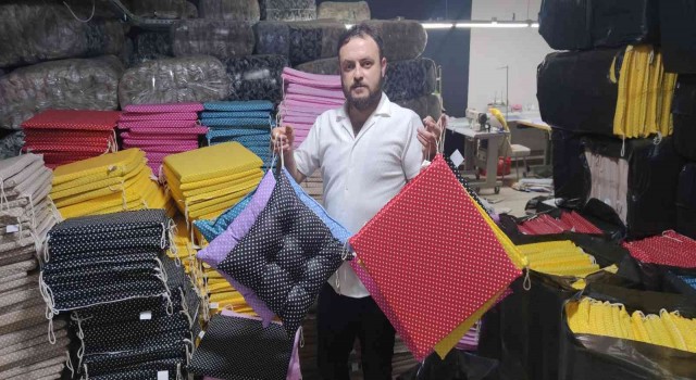 Eşinin verdiği evlilik yüzüğüyle şansı açıldı, günde 4 bin minder ve yastık üretip 40 ülkeye satıyor