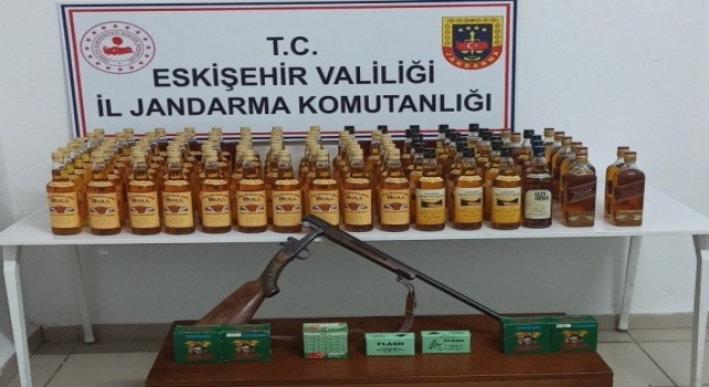 Eskişehirde 92 şişe bandrolsüz alkollü içki ele geçirildi