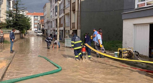 Eskişehirde etkili olan şiddetli sağanak yağış