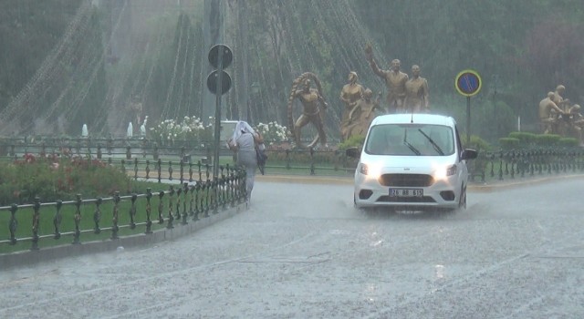 Eskişehirde şiddetli sağanak yağış