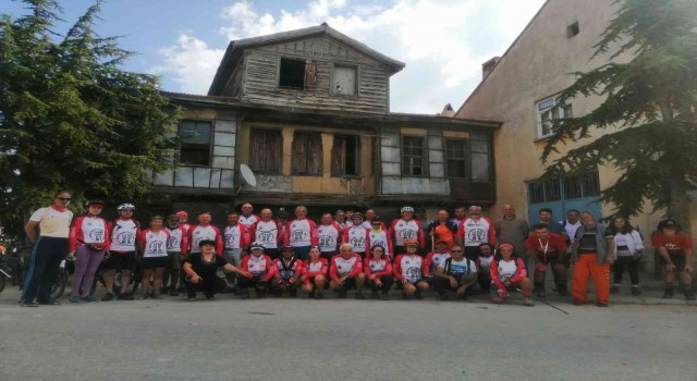 Eskişehirli 8 bisikletçi, bin 150 kilometre pedal çevirecekleri Büyük Taarruz Bisiklet Turunda