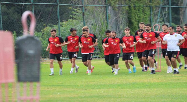 Eskişehirsporlu oyuncular aktivasyon ve rejenerasyon çalışmaları ile antrenmanlarını tamamladı