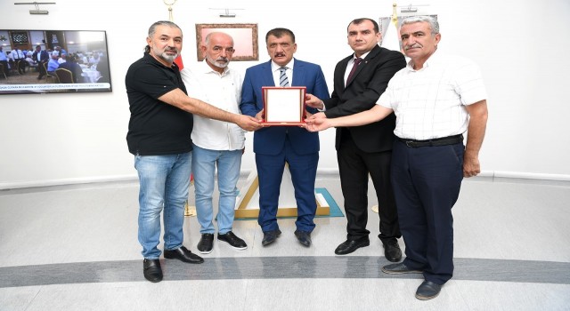 Esnaf Oda Başkanlarından Gürkana plaket