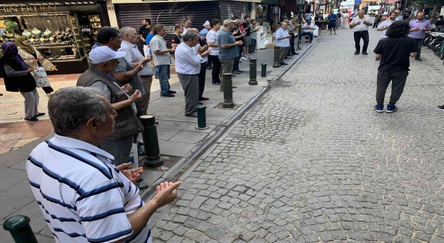 Esnaf yüzyıllık geleneği devam ettiriyor