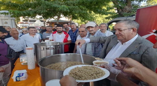 Faik Erdoğan Vakfından 3 günde 5 bin kişiye aşure ikramı