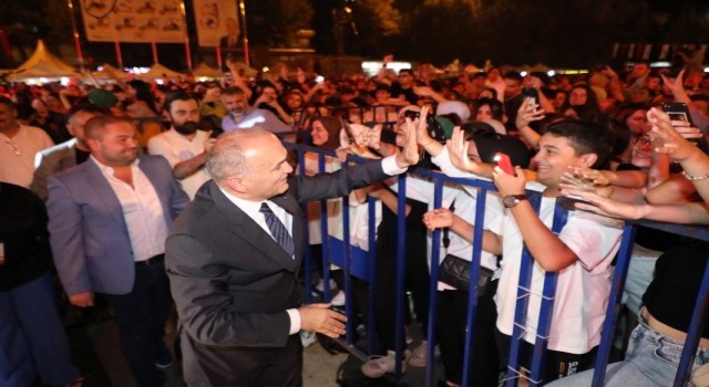 Faruk Özlüye sevgi seli