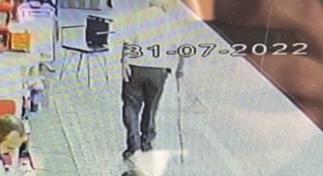 Fatihte yaşlı adamı bitkisel hayata sokan kaza kamerada: Elektrikli scooter yaşlı adama çarptı