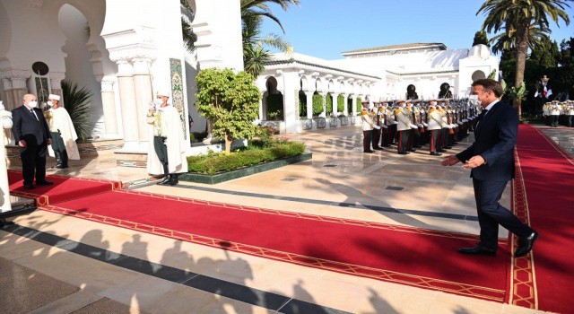 Fransa Cumhurbaşkanı Macron Cezayir'de