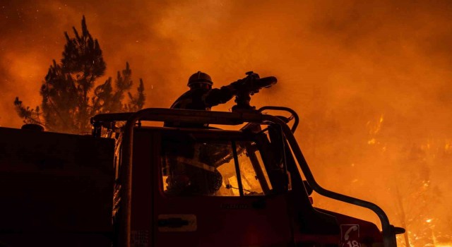Fransadaki orman yangınında 6 bin 800 hektar alan küle döndü