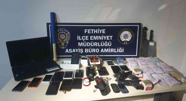 Fuhuş pazarlığı üzerinden dolandırıcılık ve hırsızlık yapan 5 şüpheli yakalandı