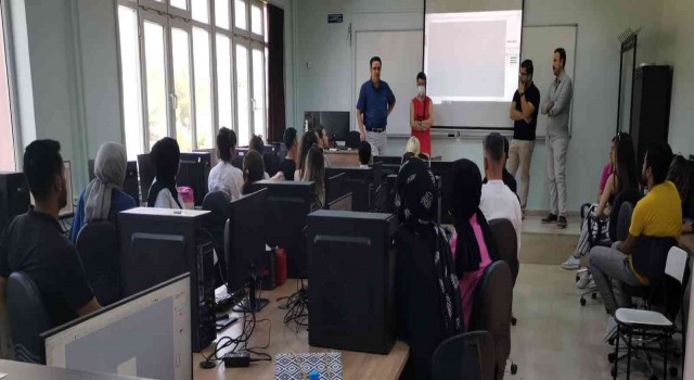 GAÜNde halı tasarımı eğitimleri verildi