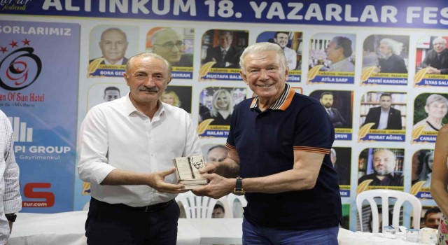 Gazeteci Dündar, Altınkum Yazarlar Festivaline katıldı