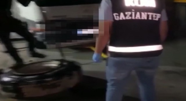 Gaziantepte kaçakçılık operasyonu: Gümrük kaçağı sigara ve kol saatleri ele geçirildi