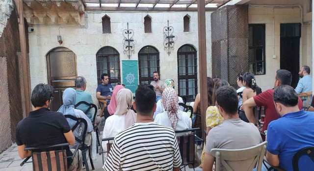 Gaziantepte kindi söyleşilerinin konuğu Yazar Gürdamur oldu