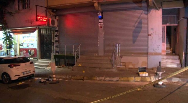 Gaziosmanpaşada silahlı kuyumcu soygunu: 2 yaralı