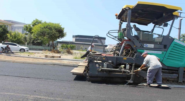 Gazipaşa Kültür Merkezi yoluna sıcak asfalt