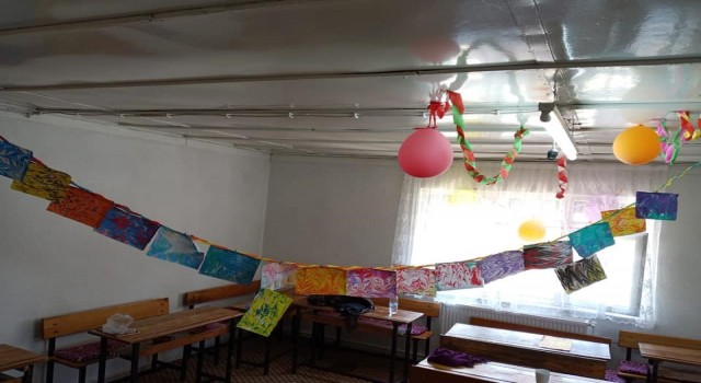 Gediz Yaz Kuran Kursu öğrencilerinden ebru çalışması